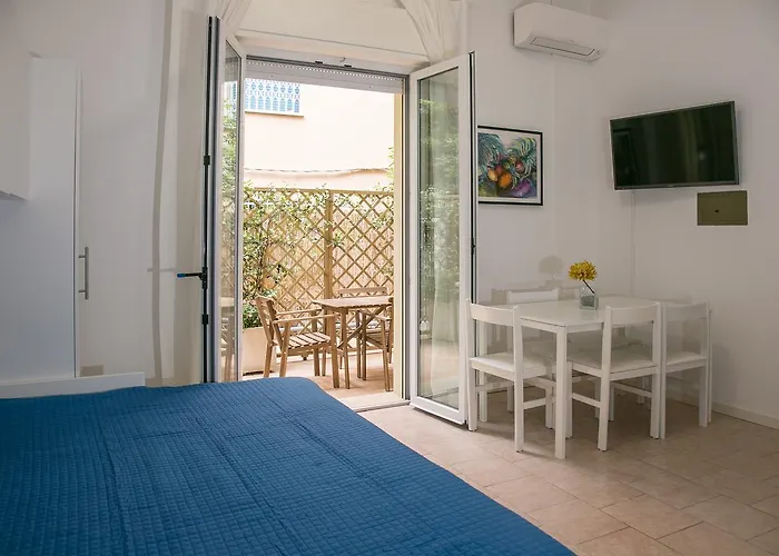 Ofelia Aparthotel 3*