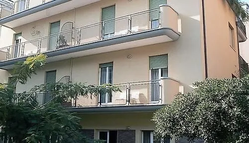 Ξενοδοχείο με διαμερίσματα Ofelia 3*