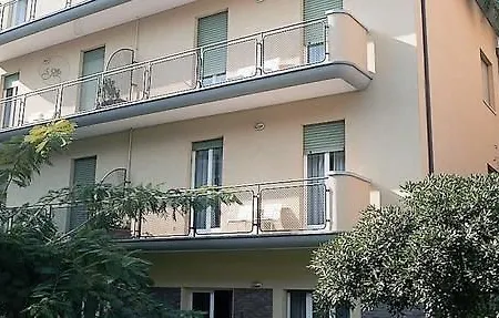 Ξενοδοχείο με διαμερίσματα Ofelia 3*